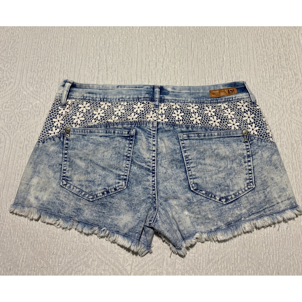lei Ashley Shorts Juniors 9 Denim Blue Acid Wash Crochet Lace Trim Frayed Hem - Picture 2 of 10